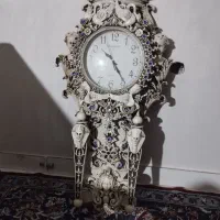 یک عدد ساعت و یک عدد بوفه