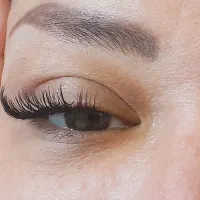 اکستنشن مژه و لیفت ابرو این هفته فقط ۳۰۰