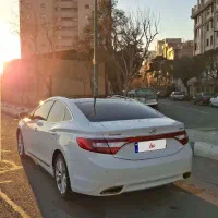 ازرا گرنجور بی رنگ