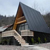 اجاره کلبه سوئیسی وسط جنگل بام سبز vip