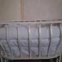 گهواره کنار تخت مادر