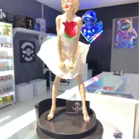 فیگور 45سانتی مرلین مونرو