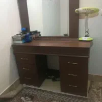اینه و میز آرایش و....