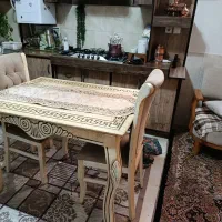 میز ناهار سالم با دوصندلی به همراه رومیزی