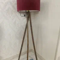 آباژور ایستاده