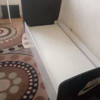 تخت چوبی نوجوان