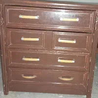 یک عدد دراور  چهار کشو  کارکرده ولی سالم و محکم