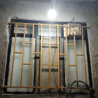 پنجره آهنی حفاظ دار یک و نیم در یک و نیم