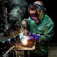 استخدام جوشکار آهنگر ایرانی و اتباع