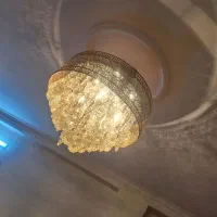 ۲عدد لوستر و یک آباژور کنار سالنی سِت اشانتیون