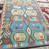 قالیچه طرح سنتی زیبا و سالم در حد نو