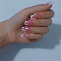 خدمات کاشت ناخن