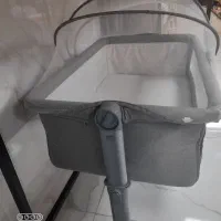 تخت کنار مادر