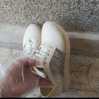 کتونی  خارجی سایز ۳۸ به ۳۸/5 میخوره