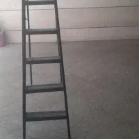 نردبان و صندلی