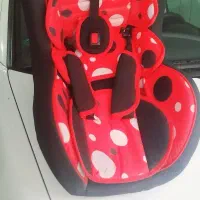 صندلی کودک داخل ماشین
