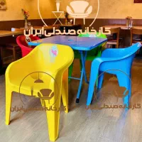 میز و صندلی پلاستیکی طرح گل مریم