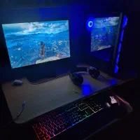 کیس گیمینگ rx6600 همراه با مانیتور و موس و کیبرد
