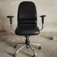صندلی چرخ دار اداری همراه با تنظیم ارتفاع