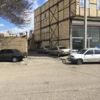 حیاط مسکونی نیمه کاره ۱۸۰متر