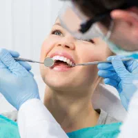 استخدام دستیار دندانپزشکی
