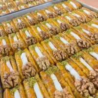 استخدام خانم فروشنده در شیرینی فروشی