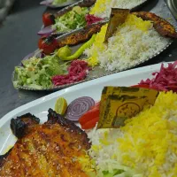 به یک همکار گارسون نیازمندیم
