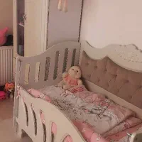 تخت و کمد و فرش و لوستر