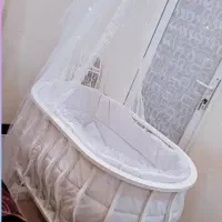 گهواره ثابت و متحرک کنار تخت مادر