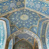 نیروی کار خانم/خانوم کاشی سنتی