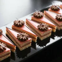 فروشنده شیرینی فروشی