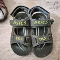 دمپایی و کتونی و کفش جلوباز