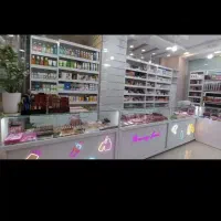 دکوراسیون و طبقه و ویترین و پیشخوان مغاره