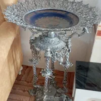 میوه خوری کنار سالنی