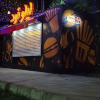 صندوق دار و آشپز فست فود