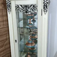 ویترین و ساعت ایستاده