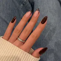 آفر ویژه ومحدود کاشت و ترمیم ناخن با بهترین‌متریال