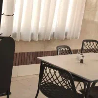 میز و صندلی رستوران ابمیوه فروشی کاملا سالم