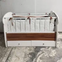 تخت کودک با تشک و ست روتختی و محافظ های نرده
