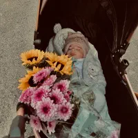 مقداری وسایل کودک به فروش میرسد