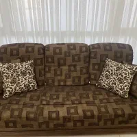 مبل راحتی 7 نفره سوئدی با یک میز بزرگ در حد نو