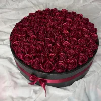 باکس و دسته گل رز روبانی