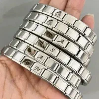 دستبند چارم  با حک روی دستبند و اکسسوری های رزین