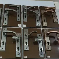 دستگیره درب چوبی آهنی آپارتمانی در  ساختمانی