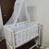 تخت کودک کنار مادر نو