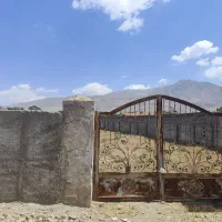 زمین دور دیوار پزشکان