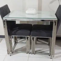 میز ناهارخوری پیانو استیل شیک، تمیز، آماده استفاده