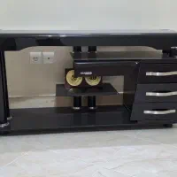 فروش دو عدد میز چوبی و تلویزیون