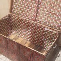 صندوق وفرش قدیمی فروشی