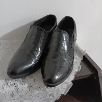 یک جفت کفش ورنی در حد نو